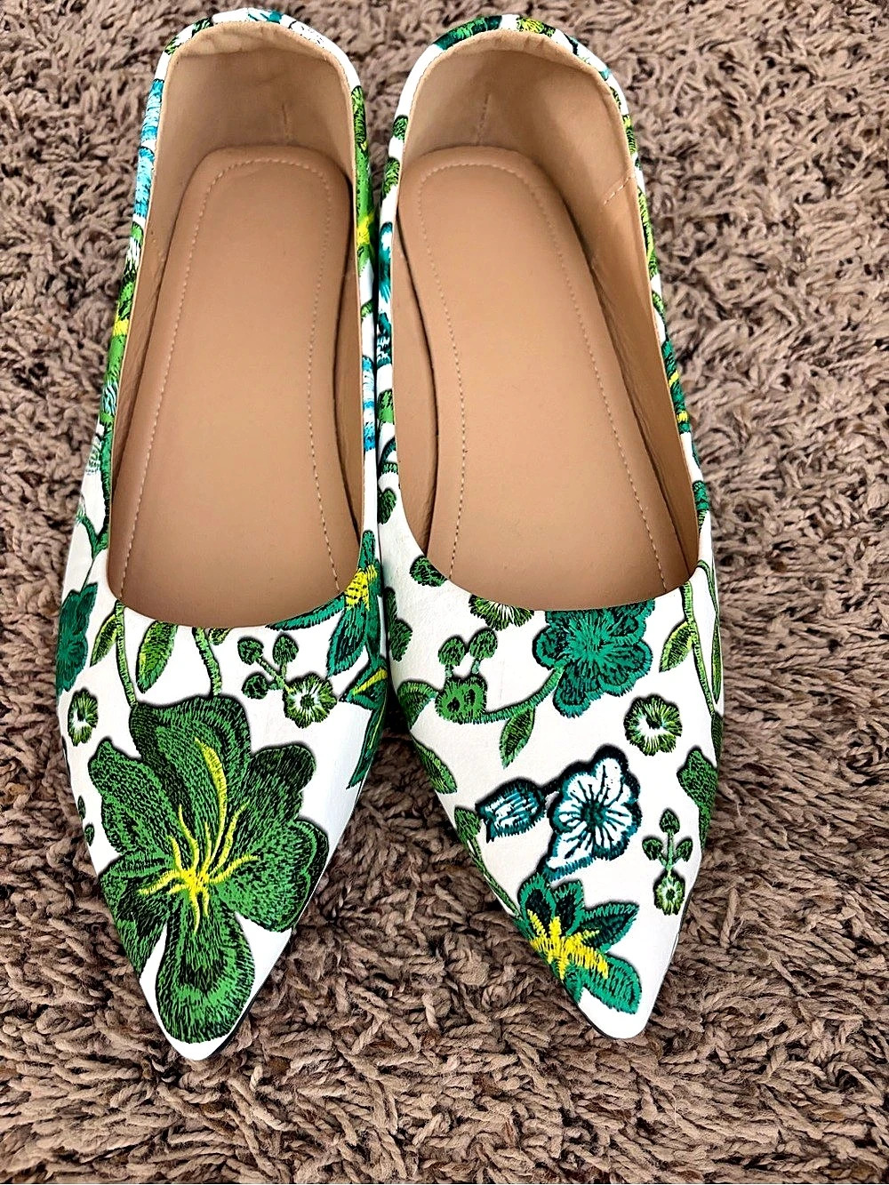 Floral Pointed-Toe Flats US 8 Like New